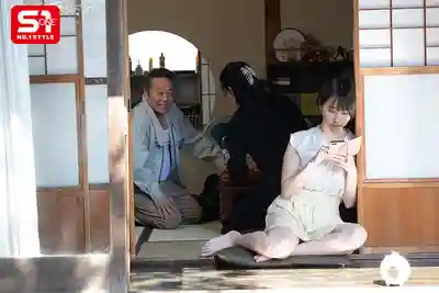 SONE-911 田舍探親被迫住在獨居惡心大叔家的小侄女 超絕匹配的蘿莉控大叔與少女の激汗狂歡 ~ 糸井瑠花 的劇照12