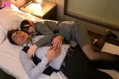 MIDA-331 病嬌OL愛到失控下藥迷翻有妻上司逆推騎乘狂射15發 ~ 泉百華的劇照9