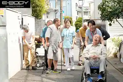 EBWH-267 不懂拒絕的溫柔人妻介護士的白嫩身軀被老色批們瘋狂輪⬤蹂躪  超濃烈16P大亂鬥 ~ 柏木文香 的劇照1