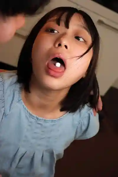 SUJI-285 蘿莉被癡漢控摧毀純真肉體，嗑藥性癮M屬性覺醒，小穴徹底崩壞的無毛學生妹 ~ 月乃あや 的劇照7