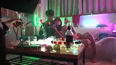 FJIN-100 狂嗨窩點 爽到翻白眼尖叫不停！口水直流高潮崩潰迷幻啪啪 ~ 花衣つばき的劇照6