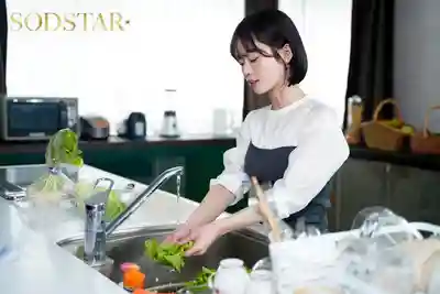 START-406 遠徵中NTR，球星的美嬌妻淪陷於變態繼兄之手 ~ MINAMO 的劇照16