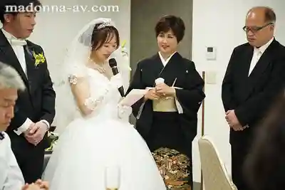 ROE-408 女兒婚禮上的禁忌之戀：被女婿侵犯的母親 ~ 桐岡さつき的劇照11