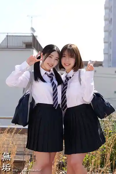 MUKD-558 W美少女雙飛！變態大叔來襲。騙倆女學生回家，穿上騷浪cosplay狂幹不停 ~ 湊波流 皆月光 的劇照12