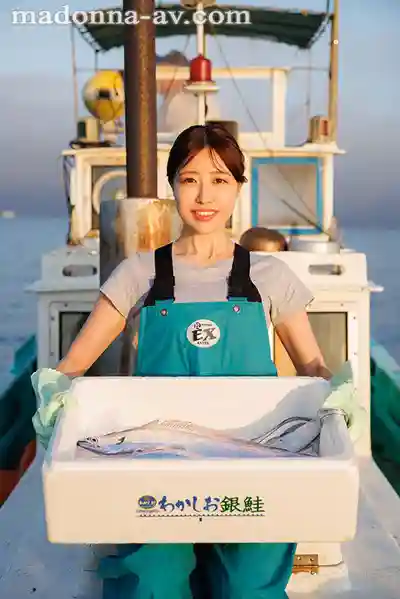 JUR-559 新人出道!海邊邂逅!海風吹拂的健康辣身材,超有活力的在地人妻 AV DEBUT ~ 三好舞花 的劇照10