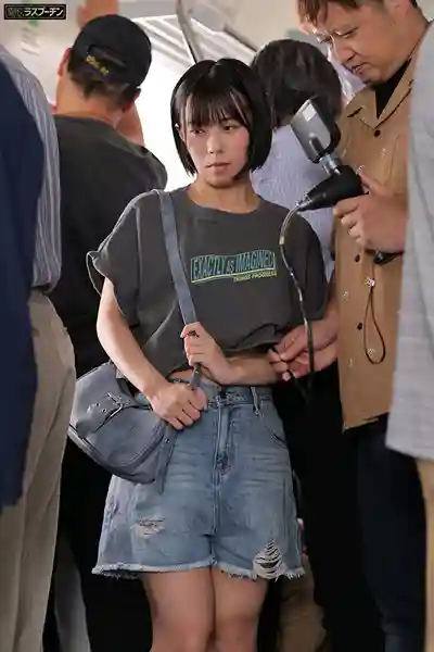 DRPT-099 衣內偷窺超帶感！直接伸進去摸敏感奶頭，羞恥中忍不住浪叫的貧乳尤物 ~ 川上しずく 雨村梨花 雨宮あや花 的劇照1