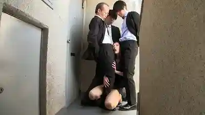 KTB-104 【痴漢公寓】～飢渴妹子們蜂擁的顏射狂歡窩・隨便摸的騷浪天堂 水端麻美 宮西光的劇照15