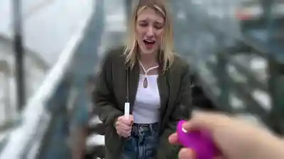 SORA-616 下品小穴變超敏感！街頭羞恥遙控跳蛋寸止玩到多次高潮噴尿失禁 ~ Melody Hina Marks的劇照14