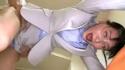 KTB-103 顏射趴踢！OL西裝俱樂部28～實習女大生的超有勁白西裝配專屬騷擾短裙風 ~ 靜河的劇照1