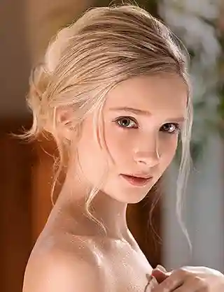 艾瑪勞倫斯封面照片寫真