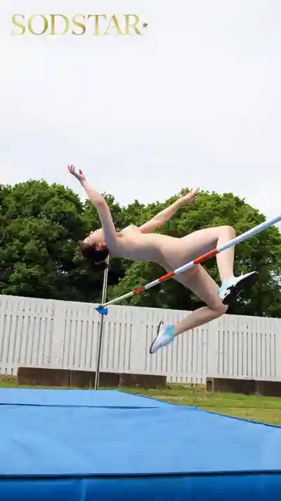 START-443 前田徑部極品美少女全裸戶外露出FUCK ~ 神木麗 的劇照8