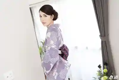 1PON-011621_001 走光誘惑 穿和服的危險鄰家人妻 ~ 上山奈々的劇照6