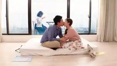 DVMM-314 魔鏡號NTR企劃 妻子就在鏡子另一邊！性欲不滿的老公和小姨子接吻任務挑戰 舌頭激烈糾纏的濃厚深吻讓小穴溼透 姐姐就在旁邊卻被姐夫狂插禁斷相姦 ~ 愛葉陽葵 花衣つばき 工藤百合 白崎水麗 的劇照11