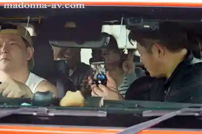 JUR-542 W專屬第2彈！！若妻沉溺於中年男的本格NTR 町內露營NTR 人妻帳篷裏被多P衝擊寢取的震撼影像 ~ 沙月芽衣 的劇照10