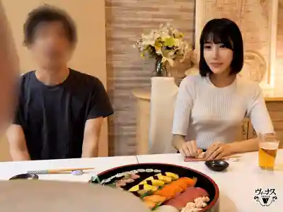 VEMA-249 公司最正的學姐找學弟假扮男友回家應付父母催婚，結果被幹到中出停不下來...被操到高潮連連徹底愛上了他 ~ 梅田みなみ  的劇照7