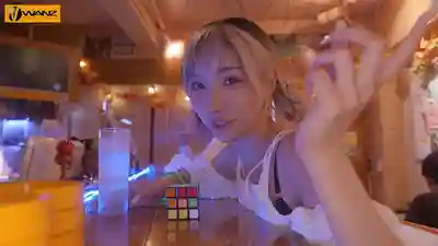 WAAA-594 沒我允許不准射！辣妹痴女街頭獵豔 抓住M男就玩弄乳頭手淫焦急到極限的無套散步 ~ 春陽萌花的劇照9