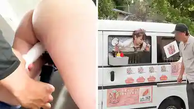 SGKI-071 人氣AV女優挑戰！邊被操邊賣熱狗 ~ 逢月日葵 小阪ひまり 的劇照7