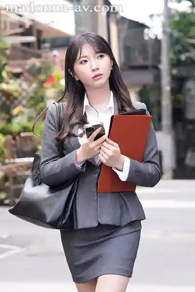 JUR-530 美豔內衣誘惑人妻保險推銷員 被口水精液玷污的肉償交易 ~ 新妻優香的劇照10