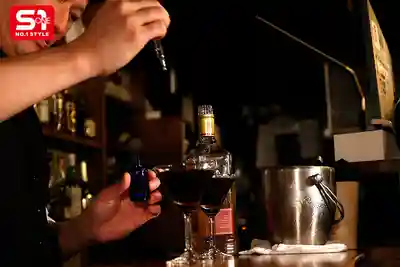 SNOS-040 巨乳合コン妹子被下眠藥整晚輪番猛幹睡奸輪奸 ~ 小日向美優 的劇照15