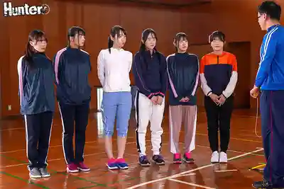 HUNTC-483 田徑部下半身強化合宿 離小穴只有1cm的空氣椅 撐不住就立刻被插 純真女隊員們只能任由教練擺布 ~ 有加裏乃乃花 綾美なな 五十嵐清華 白石渚 五十嵐美月 宇流木沙羅  的劇照13