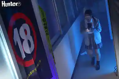 HUNTC-474 穿過18歲未滿禁止入內的門簾就能和飢渴女學生隨便幹！廢棄舊校舍裏的祕密發情基地 ~ 皆月光 櫻茉日 結月莉亞 廣瀬好美 鈴芽由羅 愛野ひなた 的劇照12