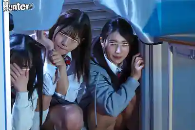 HUNTC-474 穿過18歲未滿禁止入內的門簾就能和飢渴女學生隨便幹！廢棄舊校舍裏的祕密發情基地 ~ 皆月光 櫻茉日 結月莉亞 廣瀬好美 鈴芽由羅 愛野ひなた 的劇照11