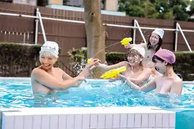 MKMP-690 全裸通學之村 泰然自若享受校園生活的女學生 記者的密着採訪 ~ 乙愛麗絲 的劇照10