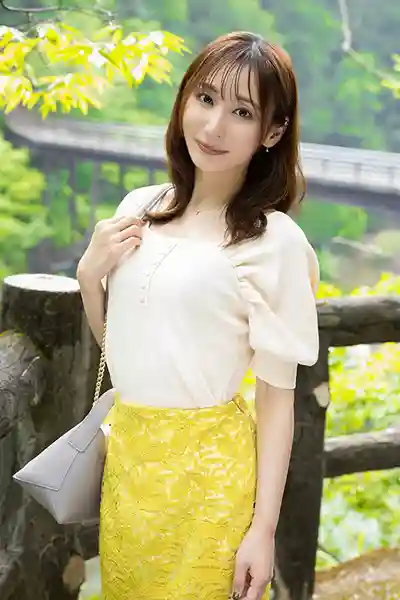 SOON-009 隨時隨地人妻肉便器 慾求不滿溫泉偷情之旅 ~ 足立友梨的劇照11