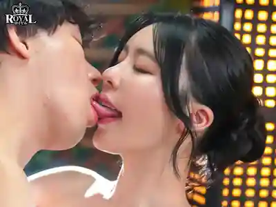 ROYD-280 早上醒來發現浴衣半敞的後輩女同事就在房間裏！平時總是嘴臭又傲嬌的她居然主動撒嬌求操 ~ 黒島玲衣 的劇照3