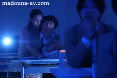 JUR-532 別回頭...老師接下來要做壞事了... 女教師真理子用甜蜜親吻誘惑被霸凌的學生 ~ 古東真理子的劇照9