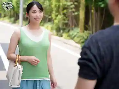 VEC-751 把打工處的美艷人妻帶回家中出 ~ 東風香的劇照12