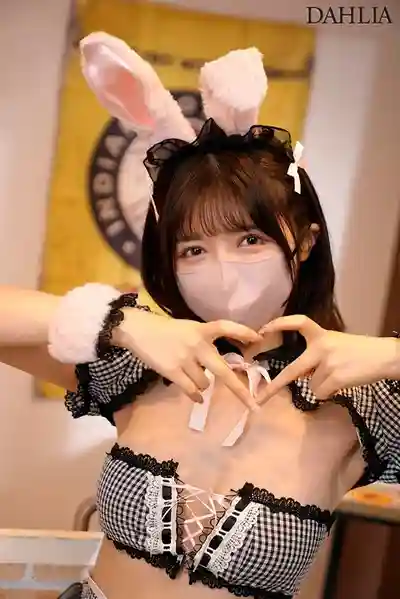 DLDSS-455 一眼淪陷於閃耀雙眸 沉溺在芳醇熱吻中的美人5本番 ~ 善場麻美 的劇照2