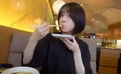 KNMB-115 停車場撿到的無毛平胸離家出走的宅女小騷貨 ~ 赤名いと 的劇照15