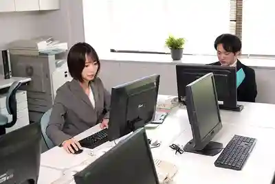 NGOD-310 總部派來的精英OL人妻在指導倉庫作業時被汗臭工人們的粗大巨根幹到淫叫連連 ~ 那賀崎雪音 的劇照14