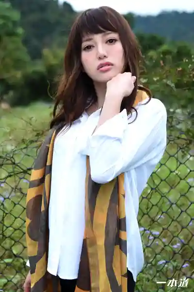 1PON-020522_001 自慰直播中的意外訪客！大叔亂入把主播幹到升天 ~ 白雪麻衣的劇照1