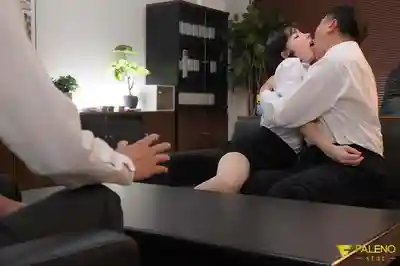 FSDSS-714 ASMR×NTR的衝擊！眼睜睜看着最愛的女友被上司幹 卻硬到爆炸停不下來 ~ 深田詠美 的劇照8