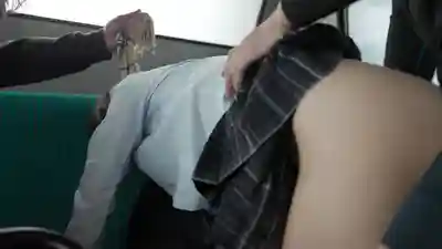 T38-060 女學生恥辱痴漢巴士 被盯上的獵物 ~ 渡來楓 北岡果林 赤名いと的劇照8