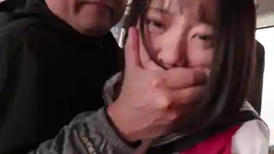 T38-060 女學生恥辱痴漢巴士 被盯上的獵物 ~ 渡來楓 北岡果林 赤名いと的劇照6