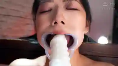 BBTU-113 喉奧與美巨乳的瘋狂高潮 抖M美女自願被3男輪番深喉調教 ~ 七原紗由的劇照13