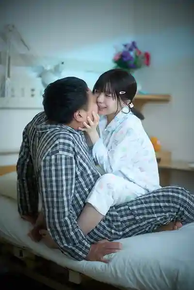 PIYO-232 口臭大叔邂逅的天使般的舌吻魔少女  ~ 日向由奈 月乃あや 糸井瑠花 的劇照10