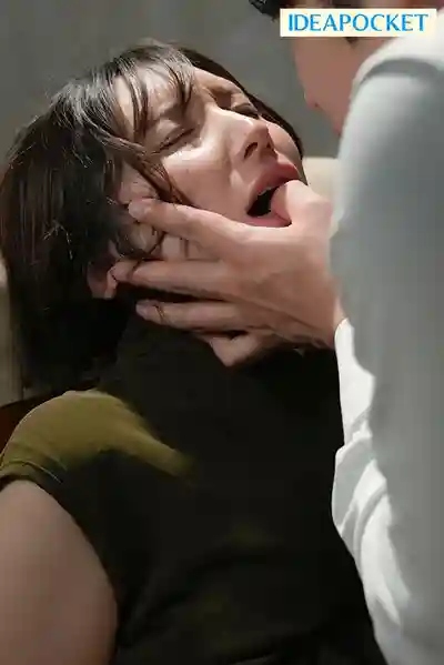 IPZZ-928 心疼被霸凌的學生帶回家照顧 學生卻把同情錯當愛情瞬間豹變成抖S瘋批！被蹂躪強上高潮不斷不知不覺淪為性處理的女教師 ~ 仲村美羽的劇照4