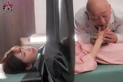DASS-996 感覺遮斷精神崩壞 無感狀態下被肆意玩弄 摘下項圈的瞬間白眼失禁瘋狂高潮的聖女人妻 ~ 美园和花的劇照8