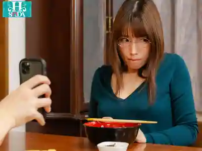 HSODA-125 正經地味巨乳阿姨的甜蜜陷阱 用色情自拍勾引備考姪子 每天被中出好幾次也沉溺快感的變態熟女 ~ 橘日向的劇照12